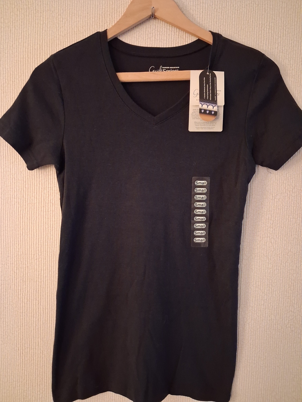 Gander Mountain Guides Series Black  V-Neck Tee NWT